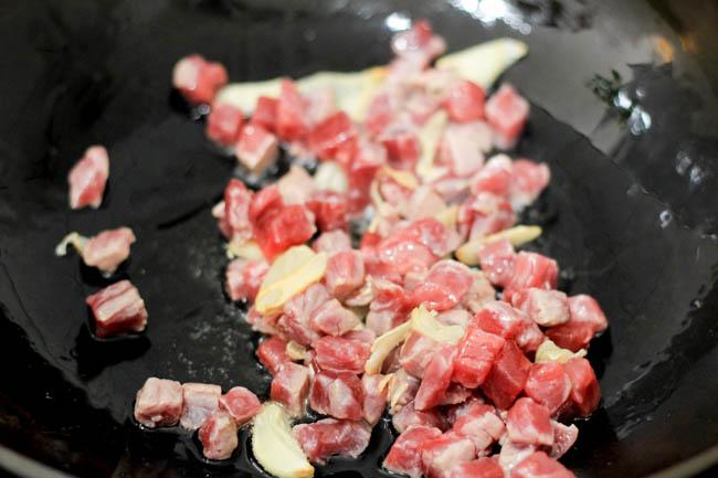 Cơm rang thịt bò đơn giản, dễ nấu mà ngon miệng cho bữa sáng