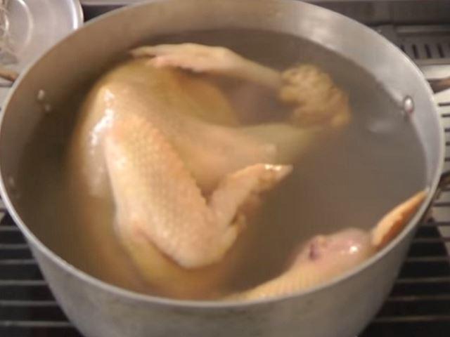 Cách nấu cháo thịt gà khoai lang cho bé ăn dặm ngon mà đủ chất