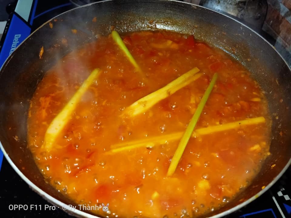 Cách nấu lẩu gà chua cay thơm ngon tại nhà