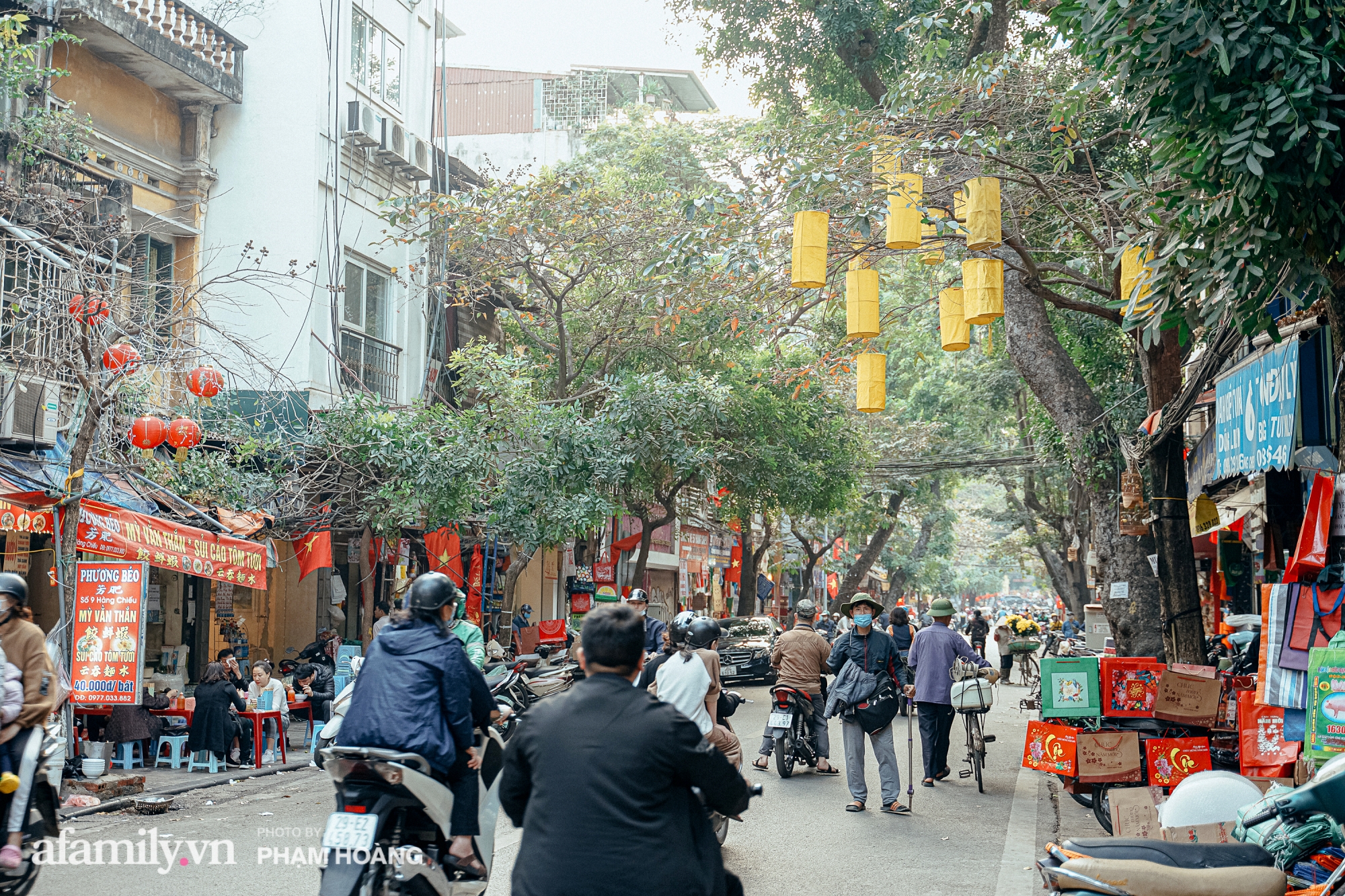 Ngày cuối năm bình yên trong ngõ chợ Thanh Hà - ngôi chợ lâu đời nhất phố cổ được giới nhà giàu chuộng mua vì toàn đồ chất lượng tươi ngon
