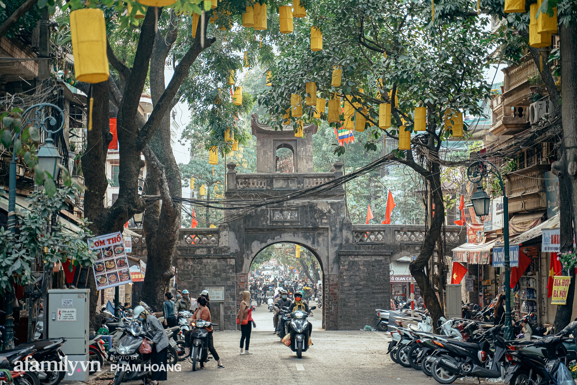 Ngày cuối năm bình yên trong ngõ chợ Thanh Hà - ngôi chợ lâu đời nhất phố cổ được giới nhà giàu chuộng mua vì toàn đồ chất lượng tươi ngon