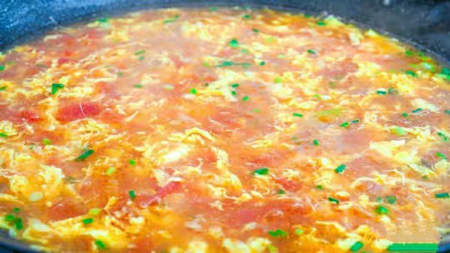 Muốn nấu canh cà chua trứng nổi vân đẹp, thơm ngon, không tanh nên "bỏ túi" bí quyết này