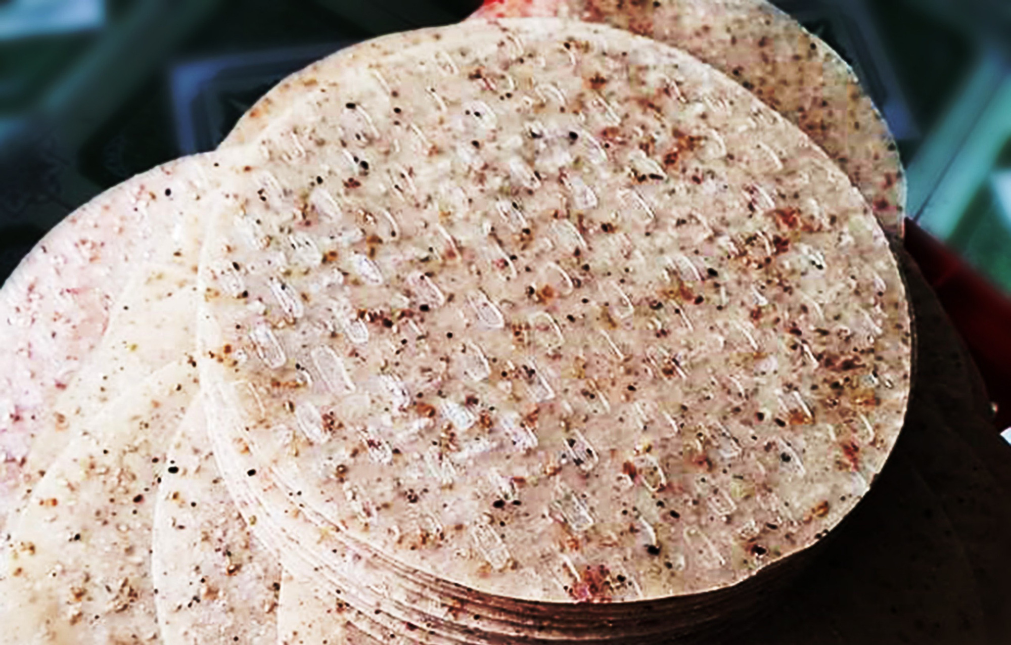 Bình Định: Bánh tráng dừa thơm ngon cỡ nào mà Đài Loan đặt mua hàng trăm thùng mỗi tháng?
