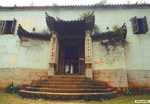 Du lịch Hà Giang ngỡ ngàng kiến trúc đặc sắc của dinh vua Mèo