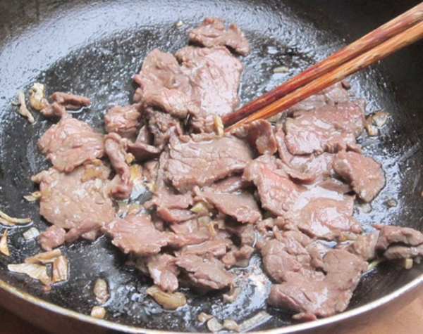 Cách làm nộm rau muống thịt bò giòn ngon khó cưỡng